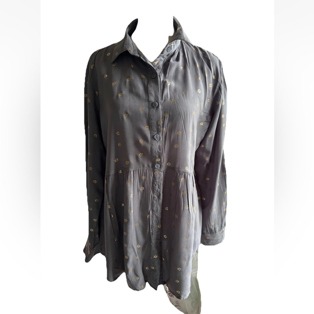Solitaire Gray Button-Down Shirt with Gold Accents